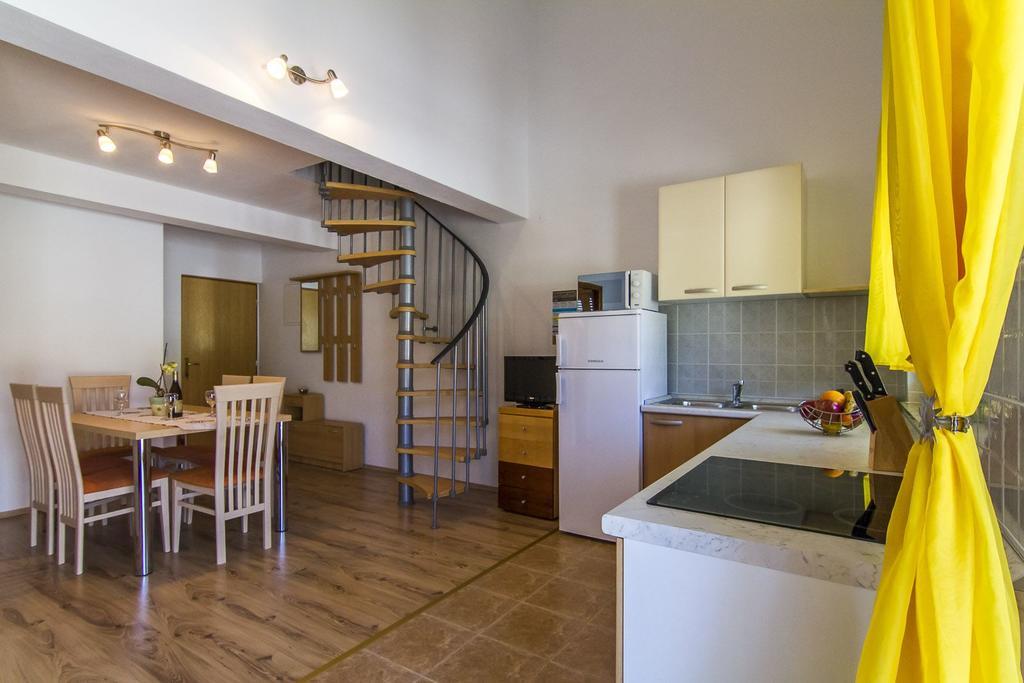 Apartments Ivica Palit Εξωτερικό φωτογραφία